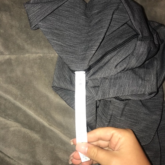 Lulu Lemon Cropped Legging - Picture 3 of 3